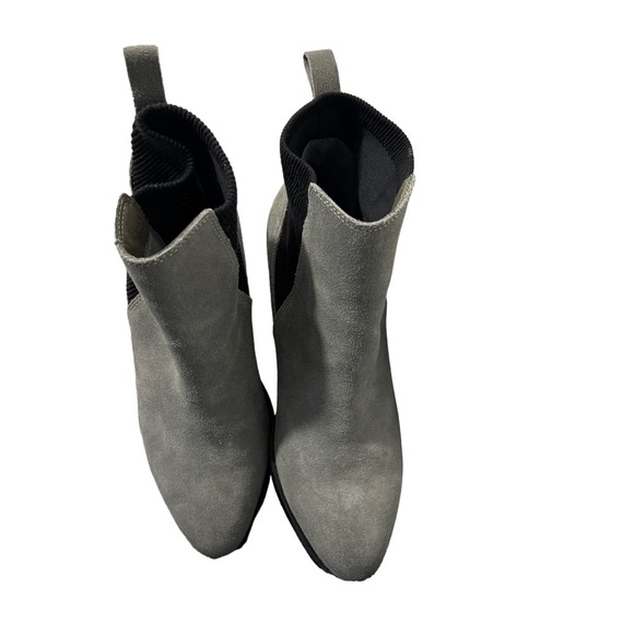 Very Volatile Raya Gray Suede Ankle Booties, Size 8 - Picture 5 of 8
